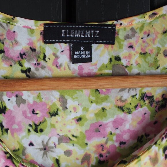 Elementz | Sleeveless Satin Floral Blouse - Picture 2 of 5